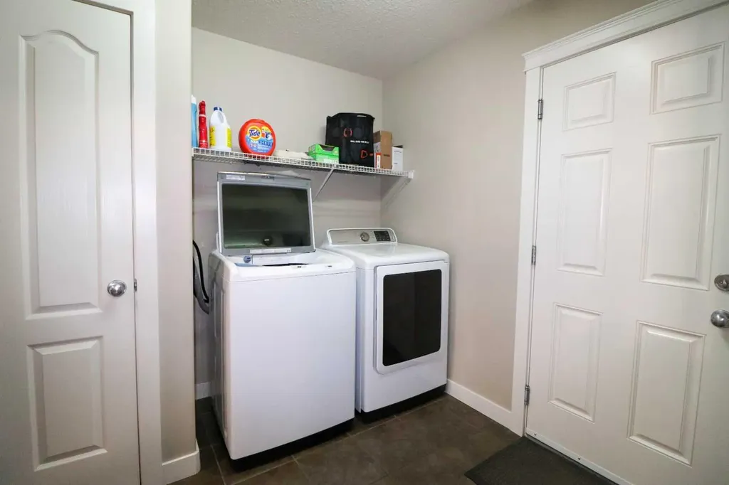 71 Coalbanks Gate W Lethbridge AB T1J 2A2