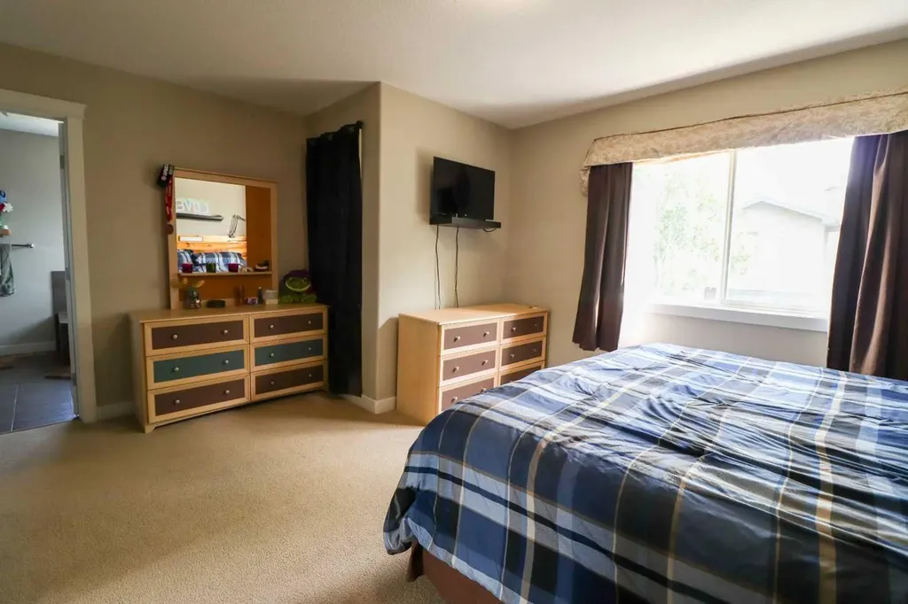 71 Coalbanks Gate W Lethbridge AB T1J 2A2