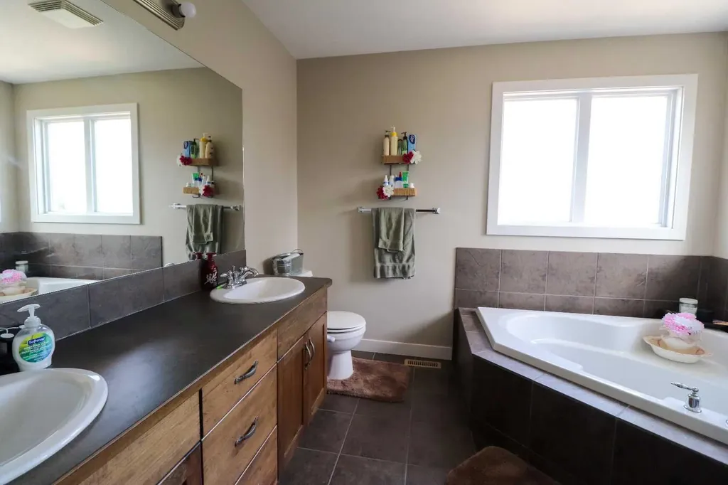 71 Coalbanks Gate W Lethbridge AB T1J 2A2
