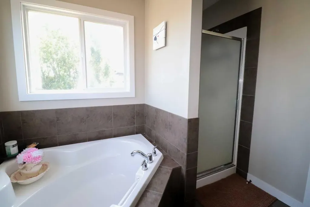 71 Coalbanks Gate W Lethbridge AB T1J 2A2