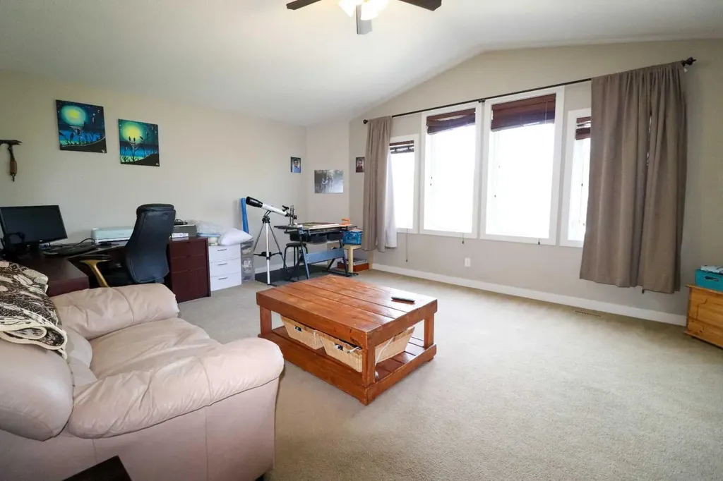71 Coalbanks Gate W Lethbridge AB T1J 2A2