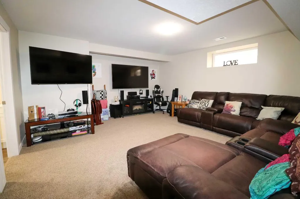 71 Coalbanks Gate W Lethbridge AB T1J 2A2