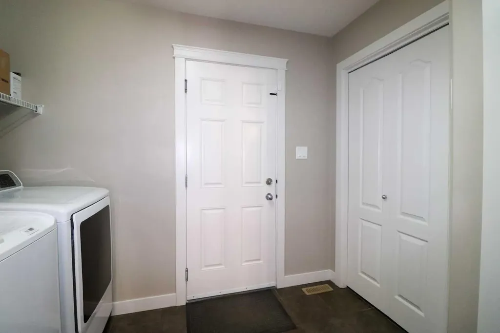 71 Coalbanks Gate W Lethbridge AB T1J 2A2