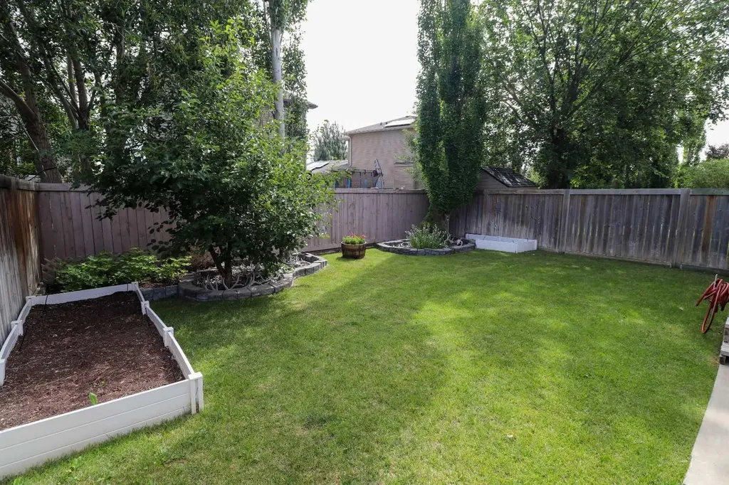 71 Coalbanks Gate W Lethbridge AB T1J 2A2