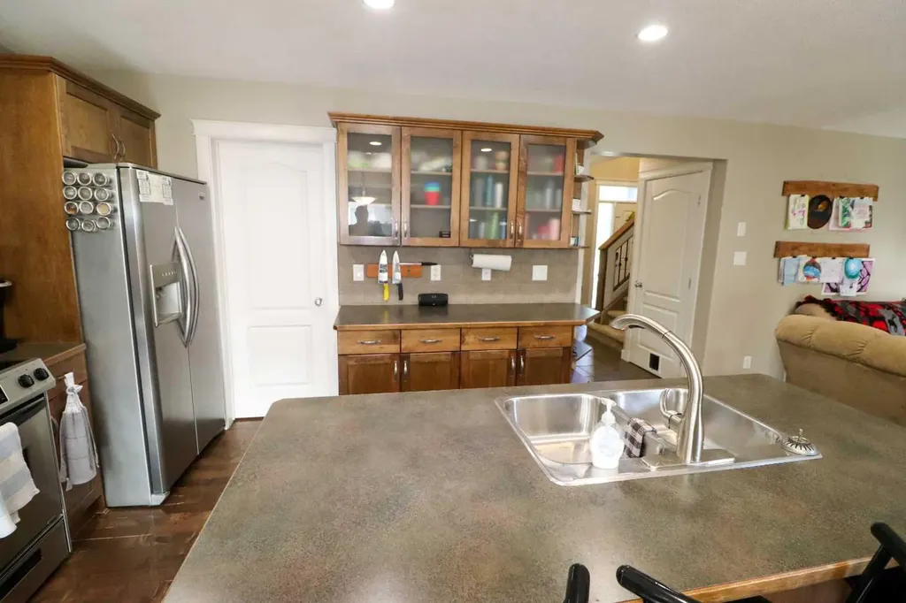 71 Coalbanks Gate W Lethbridge AB T1J 2A2