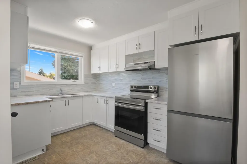 11 Oxbow Street Red Deer AB T4N5C3
