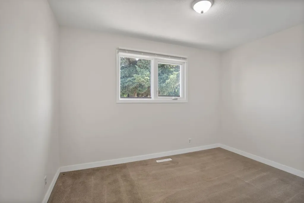 11 Oxbow Street Red Deer AB T4N5C3
