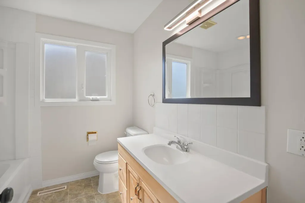 11 Oxbow Street Red Deer AB T4N5C3