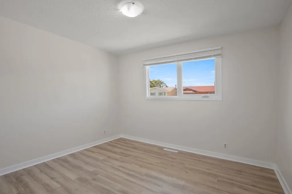 11 Oxbow Street Red Deer AB T4N5C3