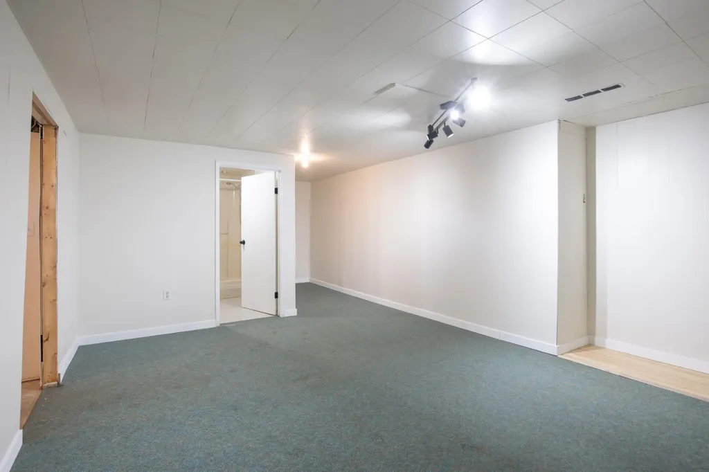 11 Oxbow Street Red Deer AB T4N5C3