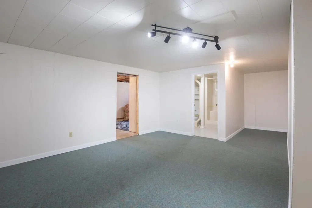 11 Oxbow Street Red Deer AB T4N5C3