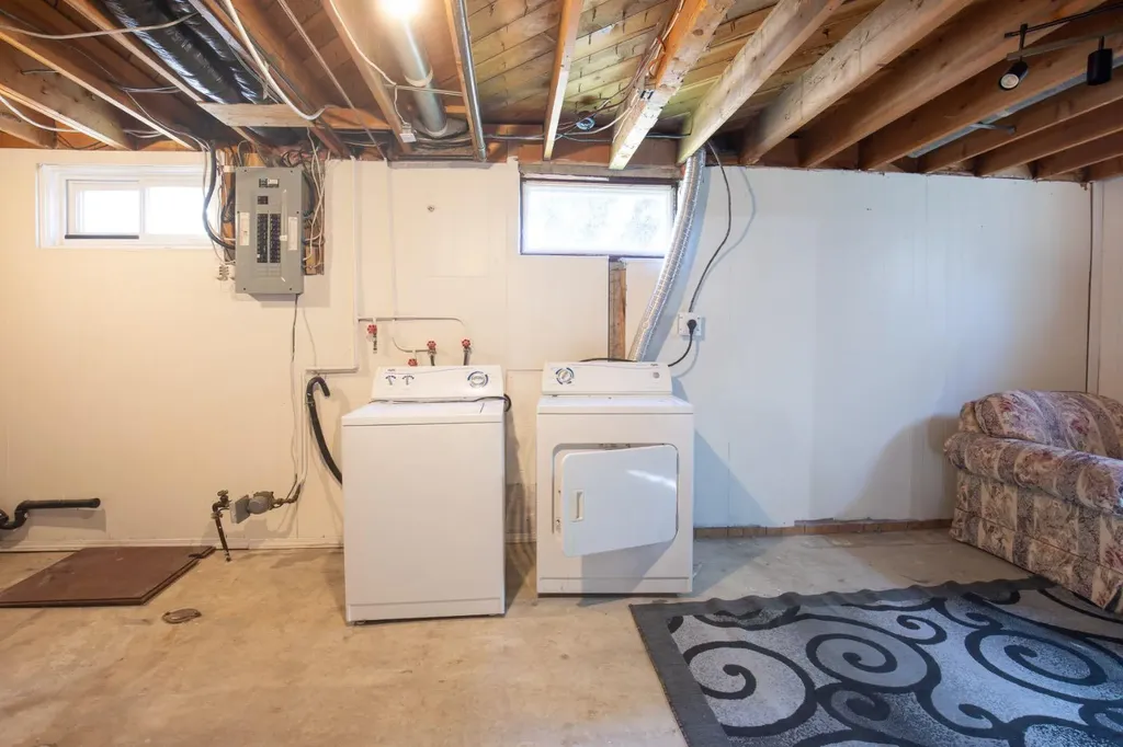 11 Oxbow Street Red Deer AB T4N5C3
