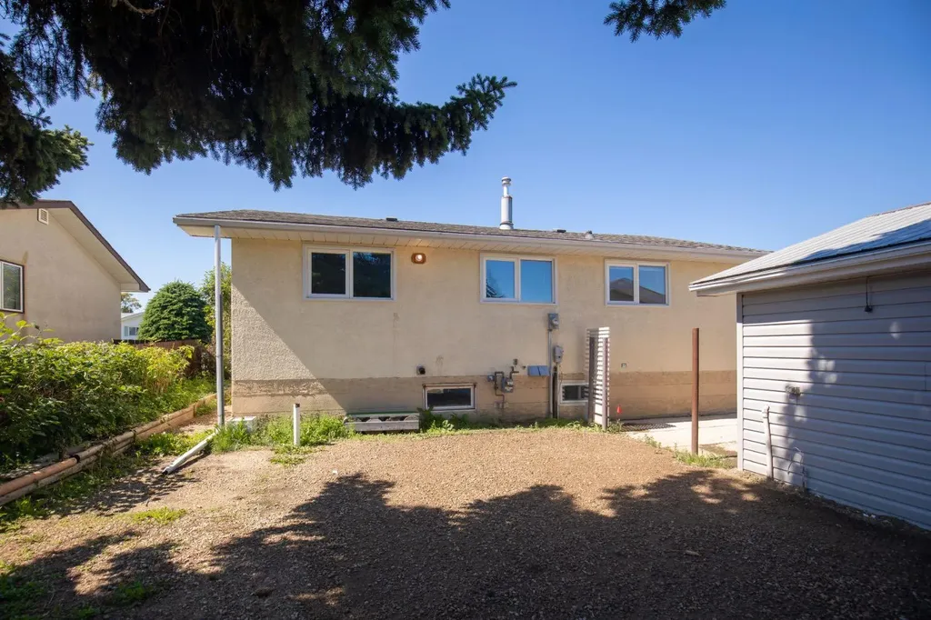 11 Oxbow Street Red Deer AB T4N5C3