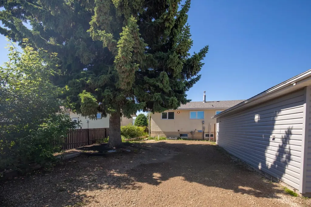 11 Oxbow Street Red Deer AB T4N5C3