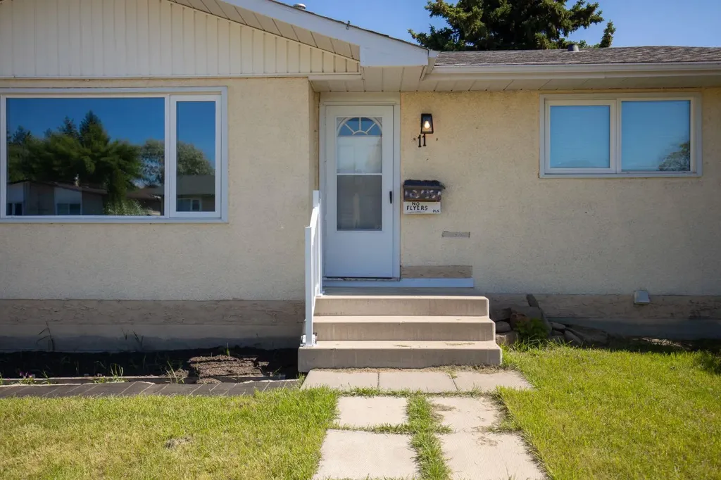 11 Oxbow Street Red Deer AB T4N5C3