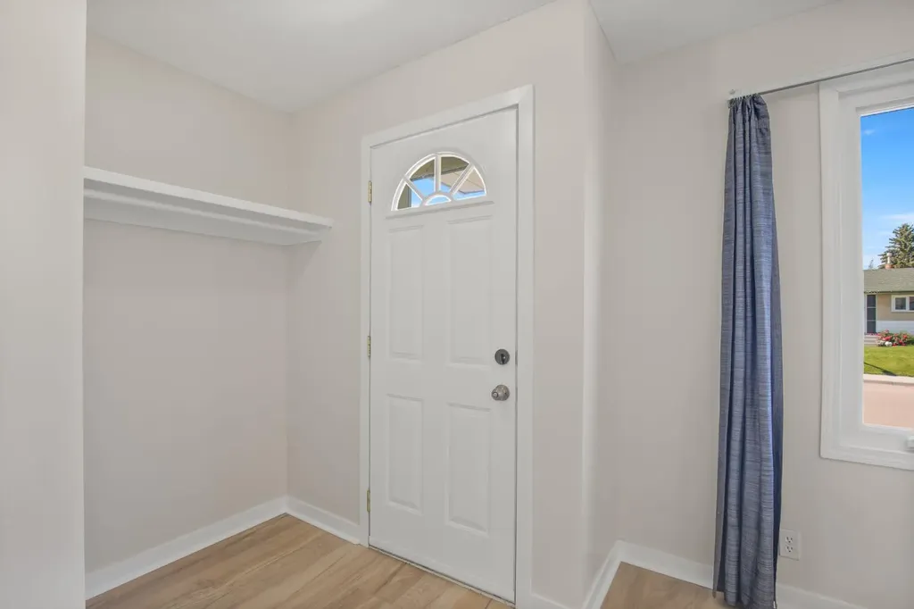 11 Oxbow Street Red Deer AB T4N5C3