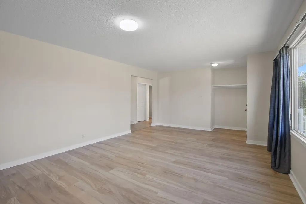 11 Oxbow Street Red Deer AB T4N5C3