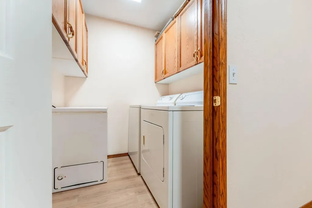 190 3 Avenue E Drumheller AB T0J0Y4