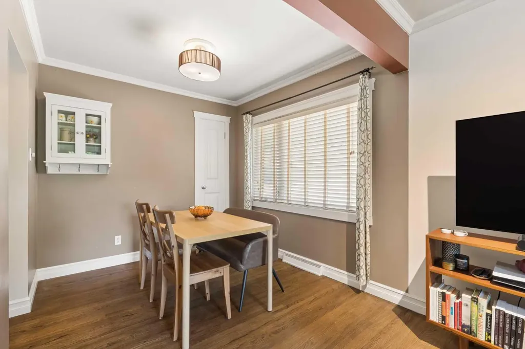 5919 Thornton Road NW Calgary AB T2K 3C3