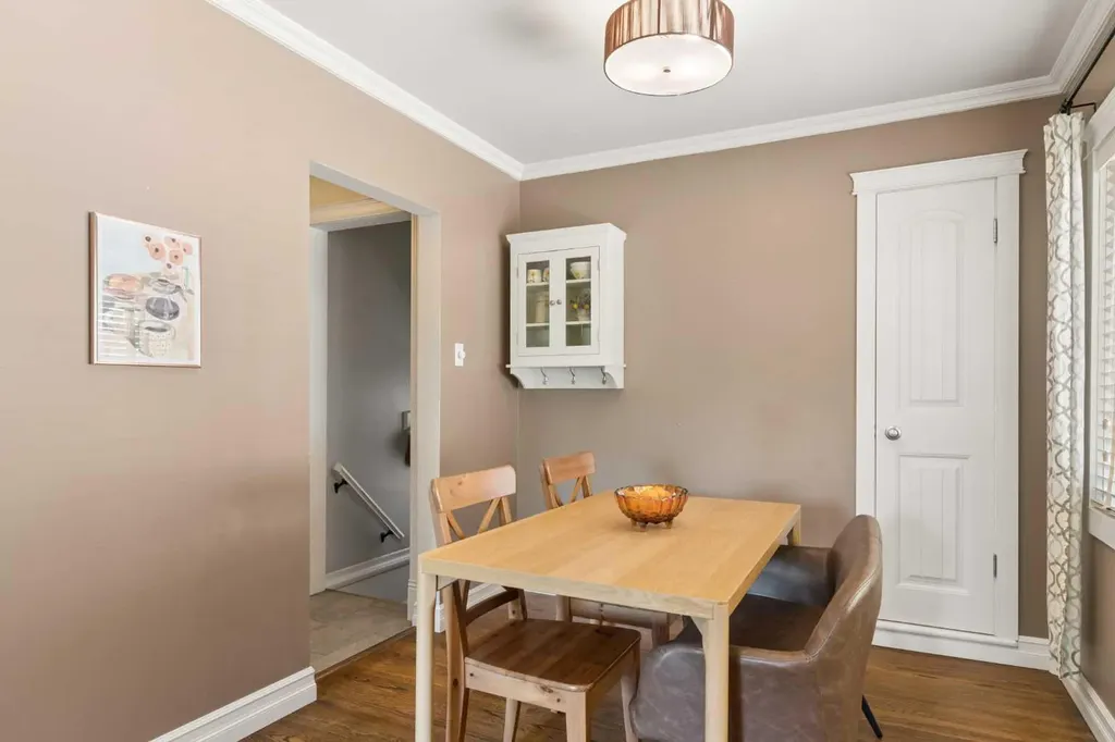 5919 Thornton Road NW Calgary AB T2K 3C3