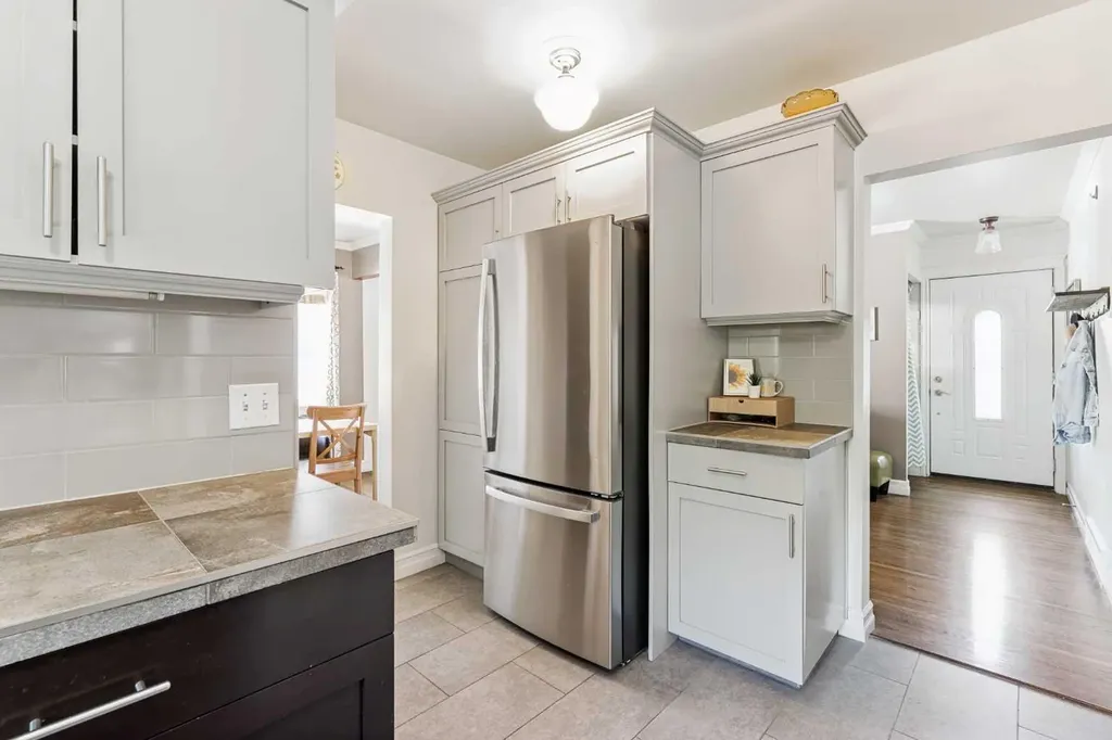 5919 Thornton Road NW Calgary AB T2K 3C3
