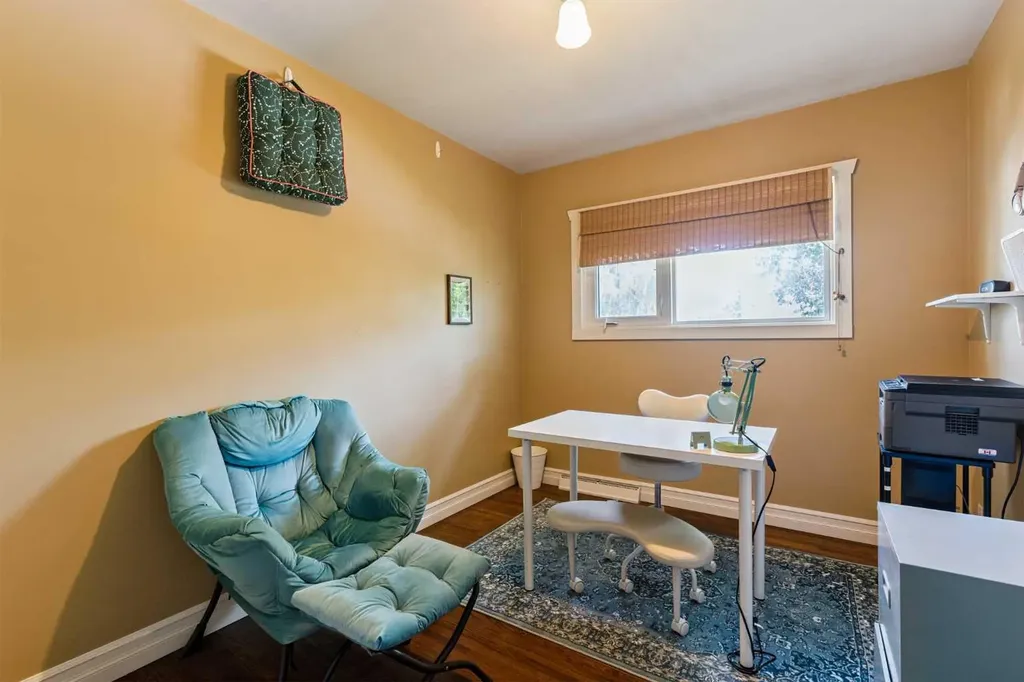 5919 Thornton Road NW Calgary AB T2K 3C3