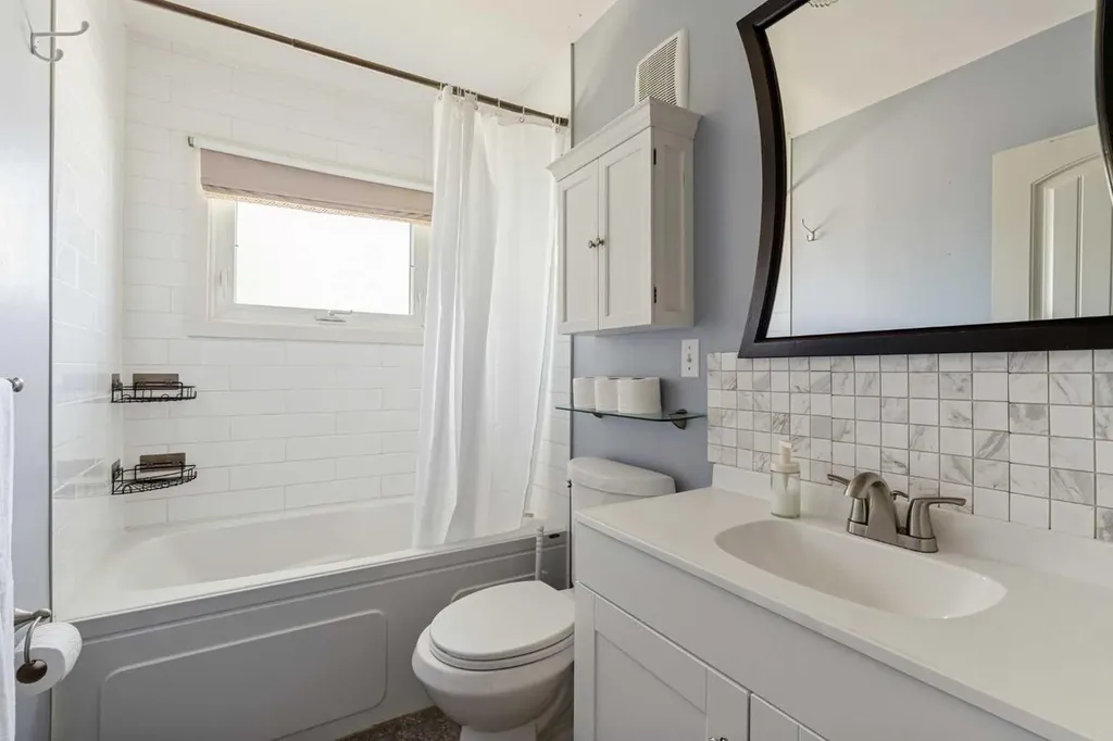 5919 Thornton Road NW Calgary AB T2K 3C3