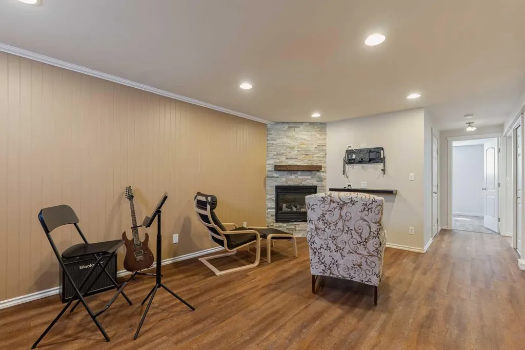 5919 Thornton Road NW Calgary AB T2K 3C3