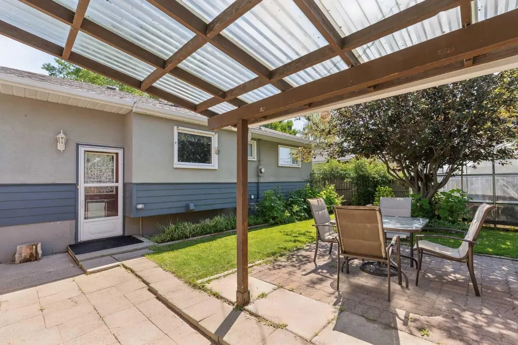 5919 Thornton Road NW Calgary AB T2K 3C3