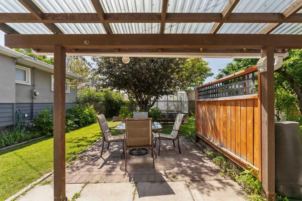 5919 Thornton Road NW Calgary AB T2K 3C3