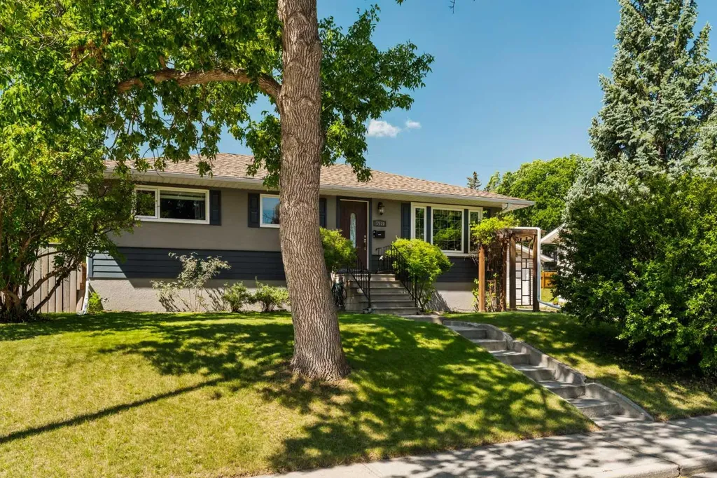 5919 Thornton Road NW Calgary AB T2K 3C3