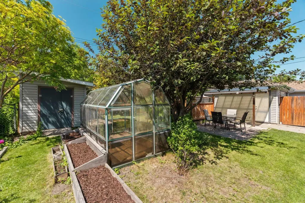 5919 Thornton Road NW Calgary AB T2K 3C3