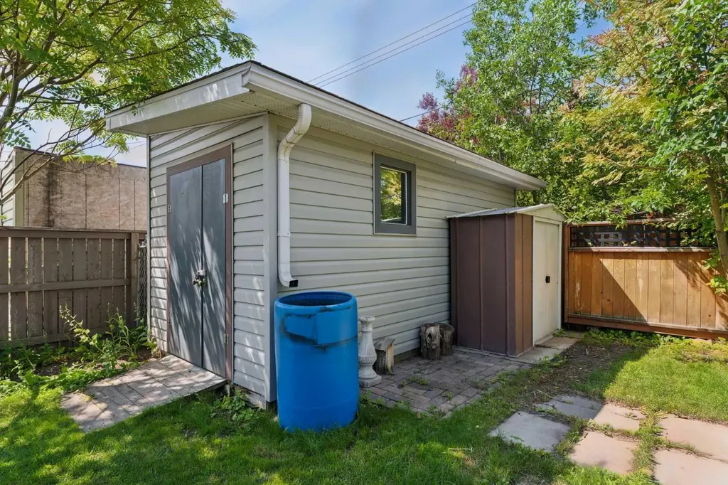 5919 Thornton Road NW Calgary AB T2K 3C3