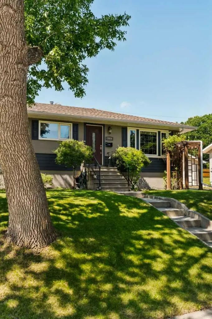 5919 Thornton Road NW Calgary AB T2K 3C3