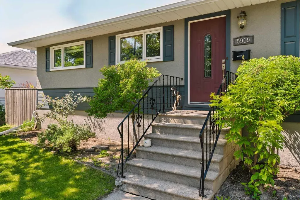 5919 Thornton Road NW Calgary AB T2K 3C3