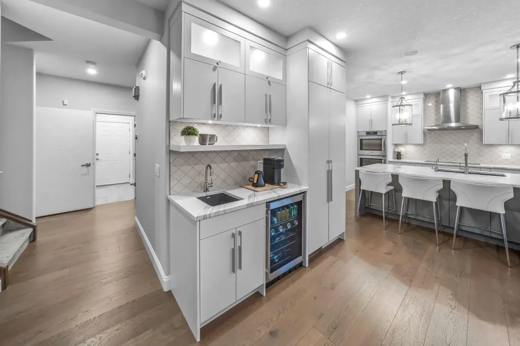 255 Gleneagles View Cochrane AB T4C 2H5