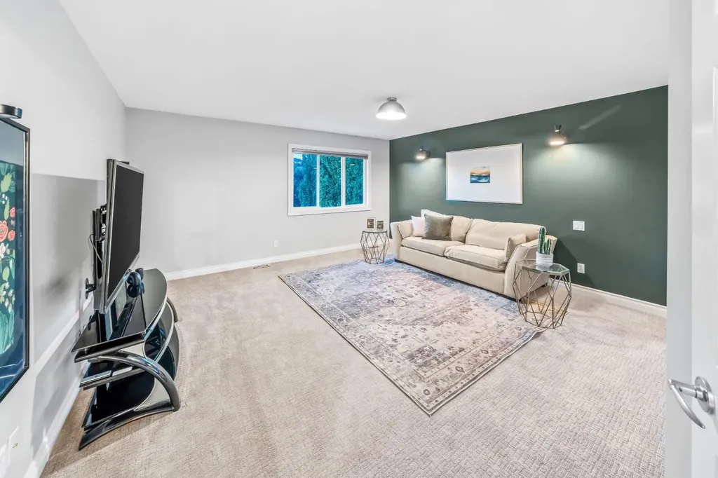 255 Gleneagles View Cochrane AB T4C 2H5