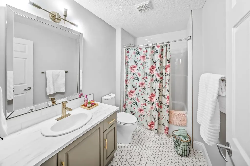 255 Gleneagles View Cochrane AB T4C 2H5