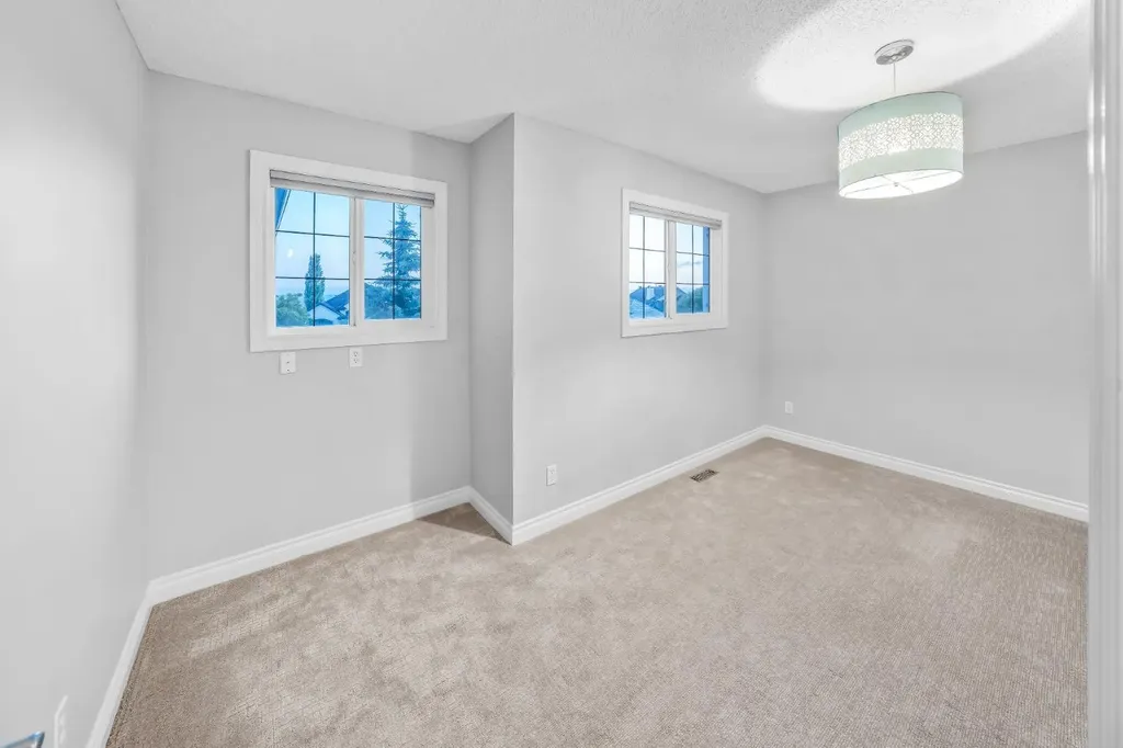 255 Gleneagles View Cochrane AB T4C 2H5