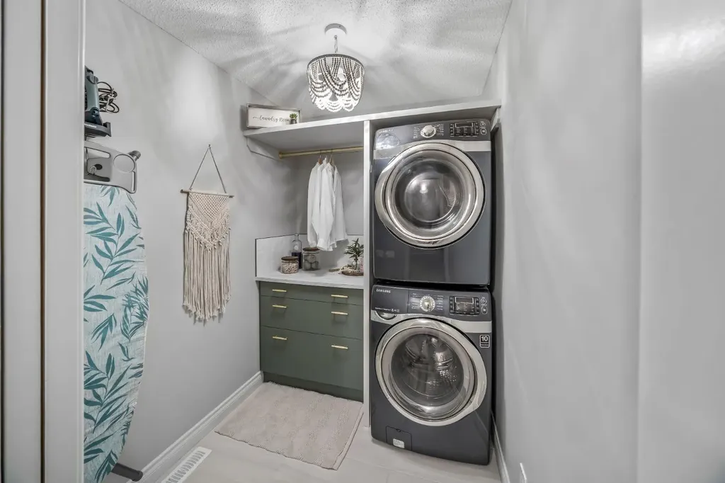 255 Gleneagles View Cochrane AB T4C 2H5