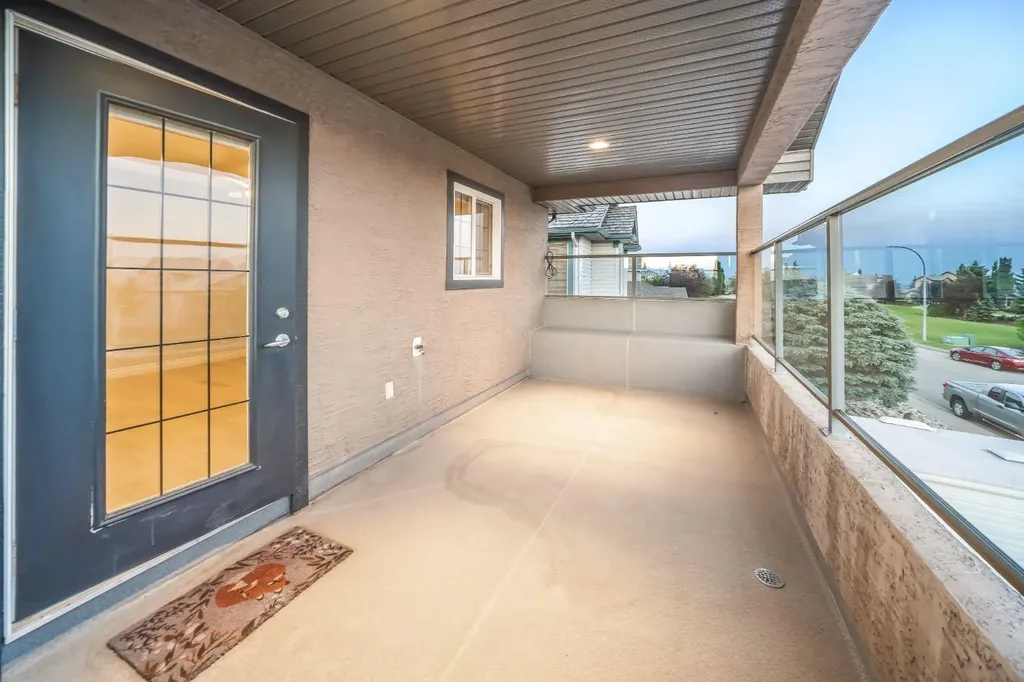 255 Gleneagles View Cochrane AB T4C 2H5
