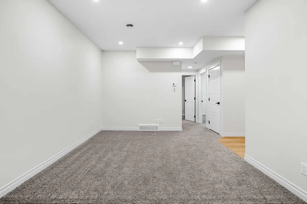 63 Annette Rise NW Calgary AB T3R 2L6