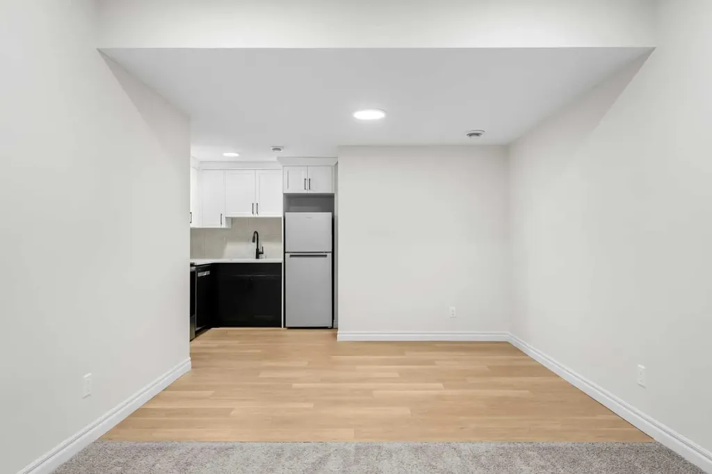 63 Annette Rise NW Calgary AB T3R 2L6