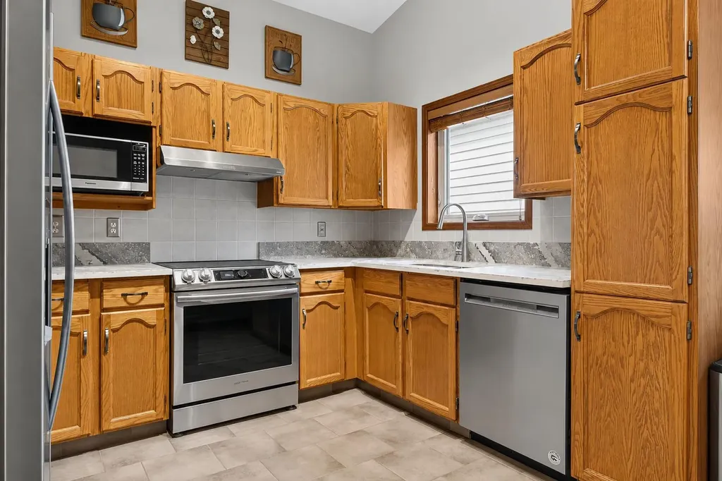 8 Erin Meadow Way SE Calgary AB T2B 3A2