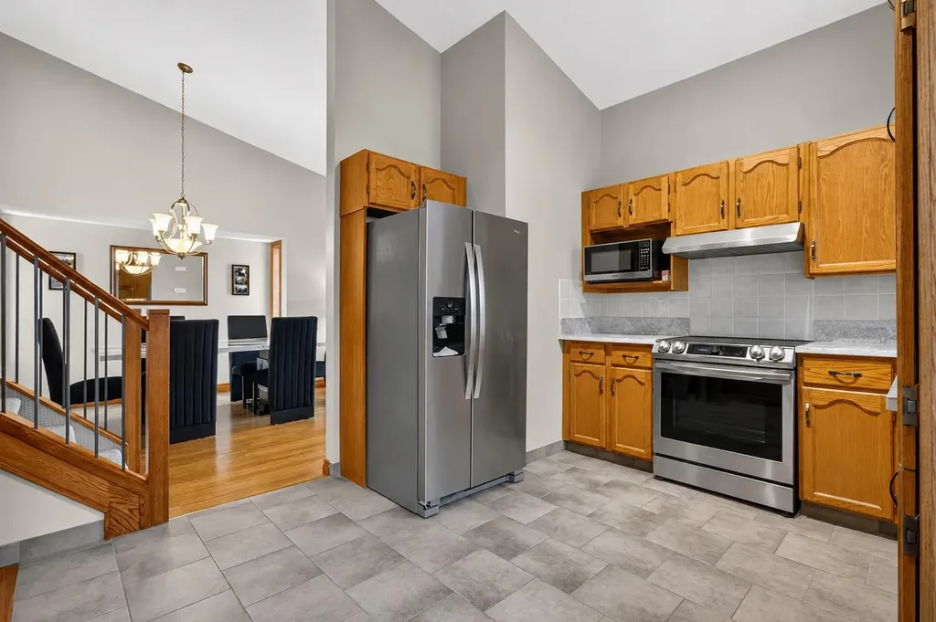 8 Erin Meadow Way SE Calgary AB T2B 3A2