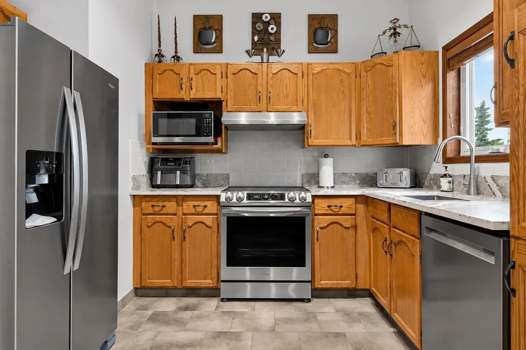 8 Erin Meadow Way SE Calgary AB T2B 3A2