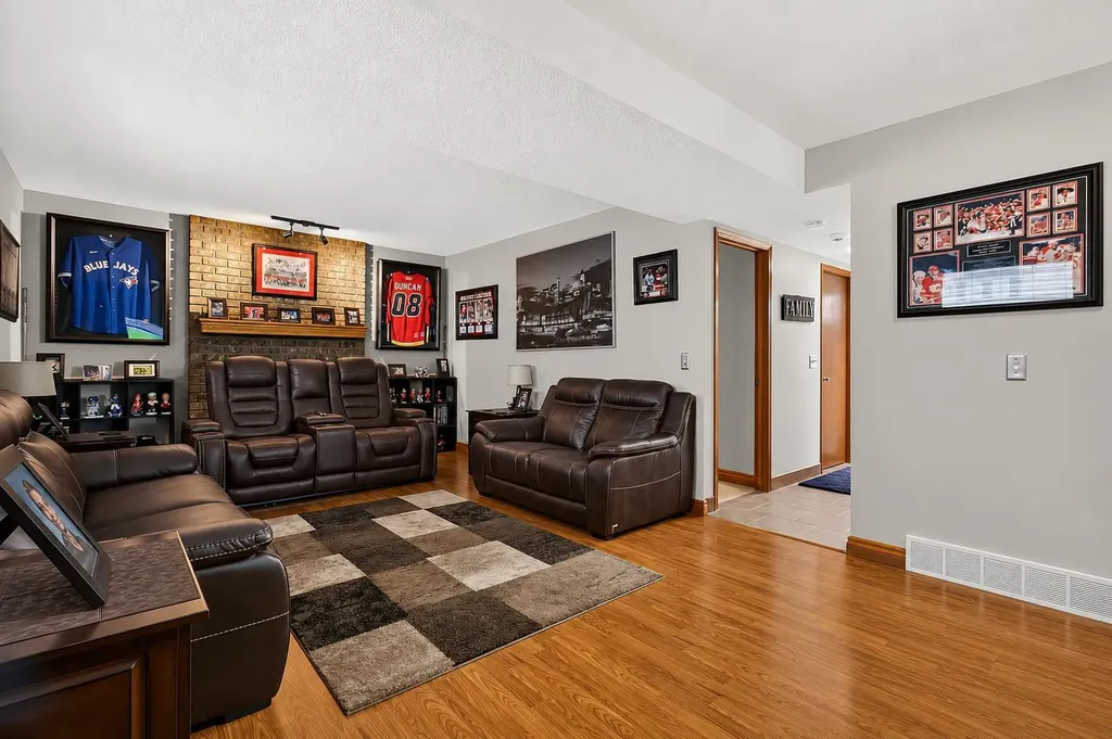 8 Erin Meadow Way SE Calgary AB T2B 3A2