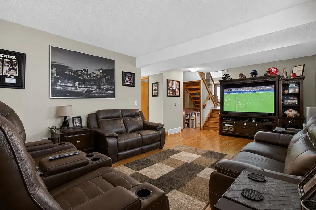 8 Erin Meadow Way SE Calgary AB T2B 3A2