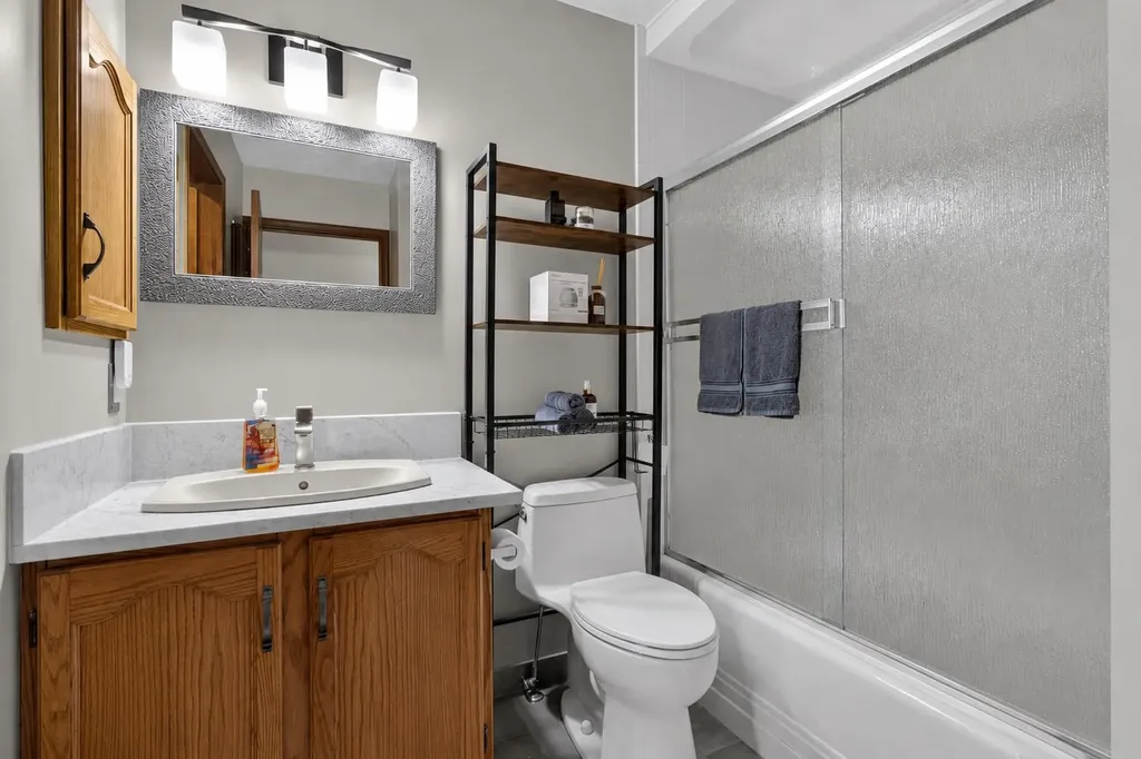 8 Erin Meadow Way SE Calgary AB T2B 3A2