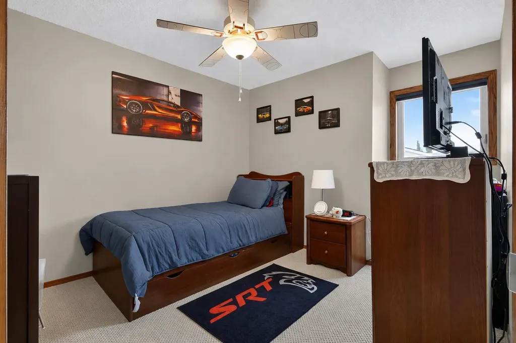 8 Erin Meadow Way SE Calgary AB T2B 3A2
